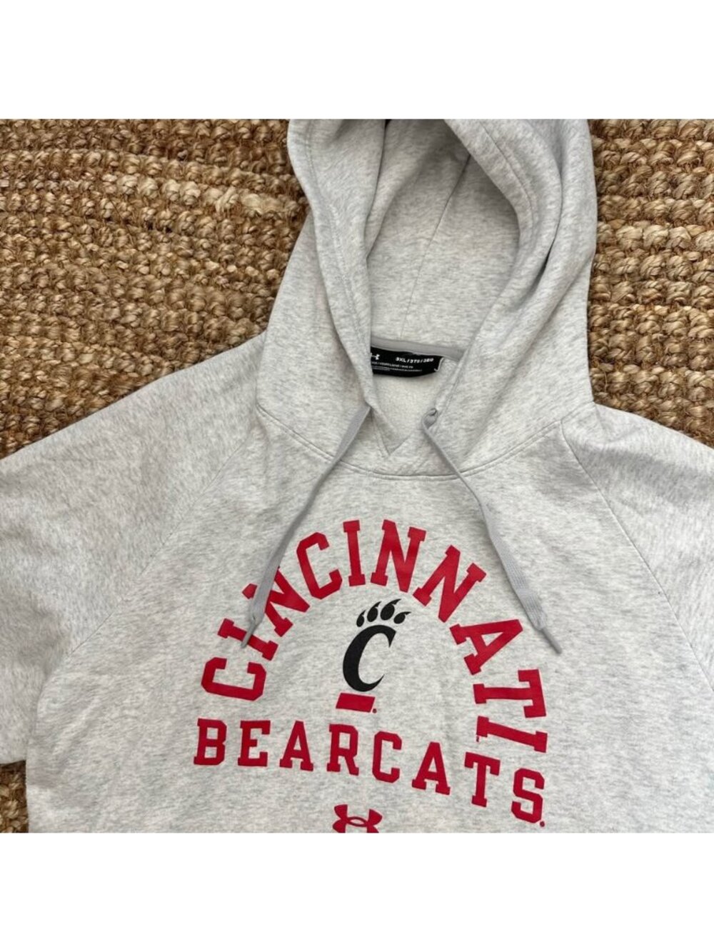 Under Armour University of Cincinnati Bearcats Grey Pullover Hoodie Sweatshirt M